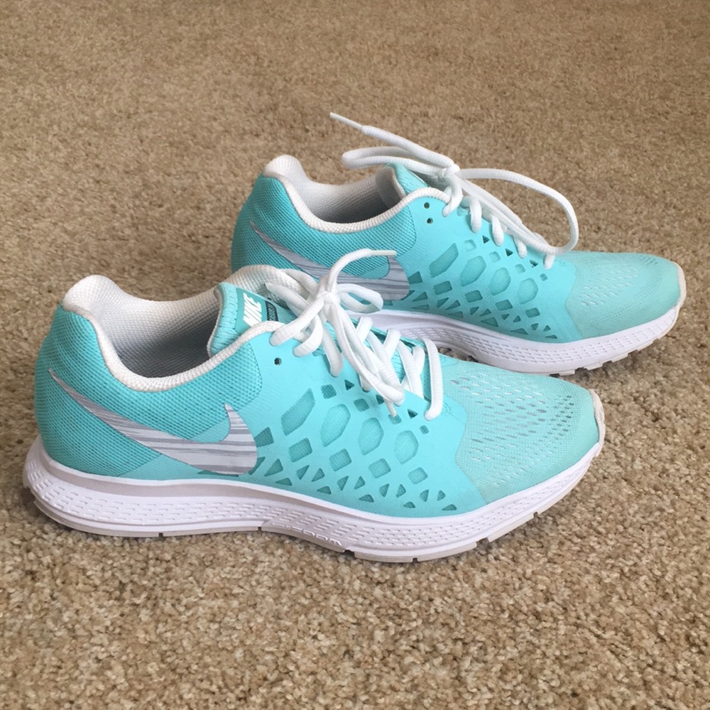 Nike air zoom Pegasus women’s tennis shoe